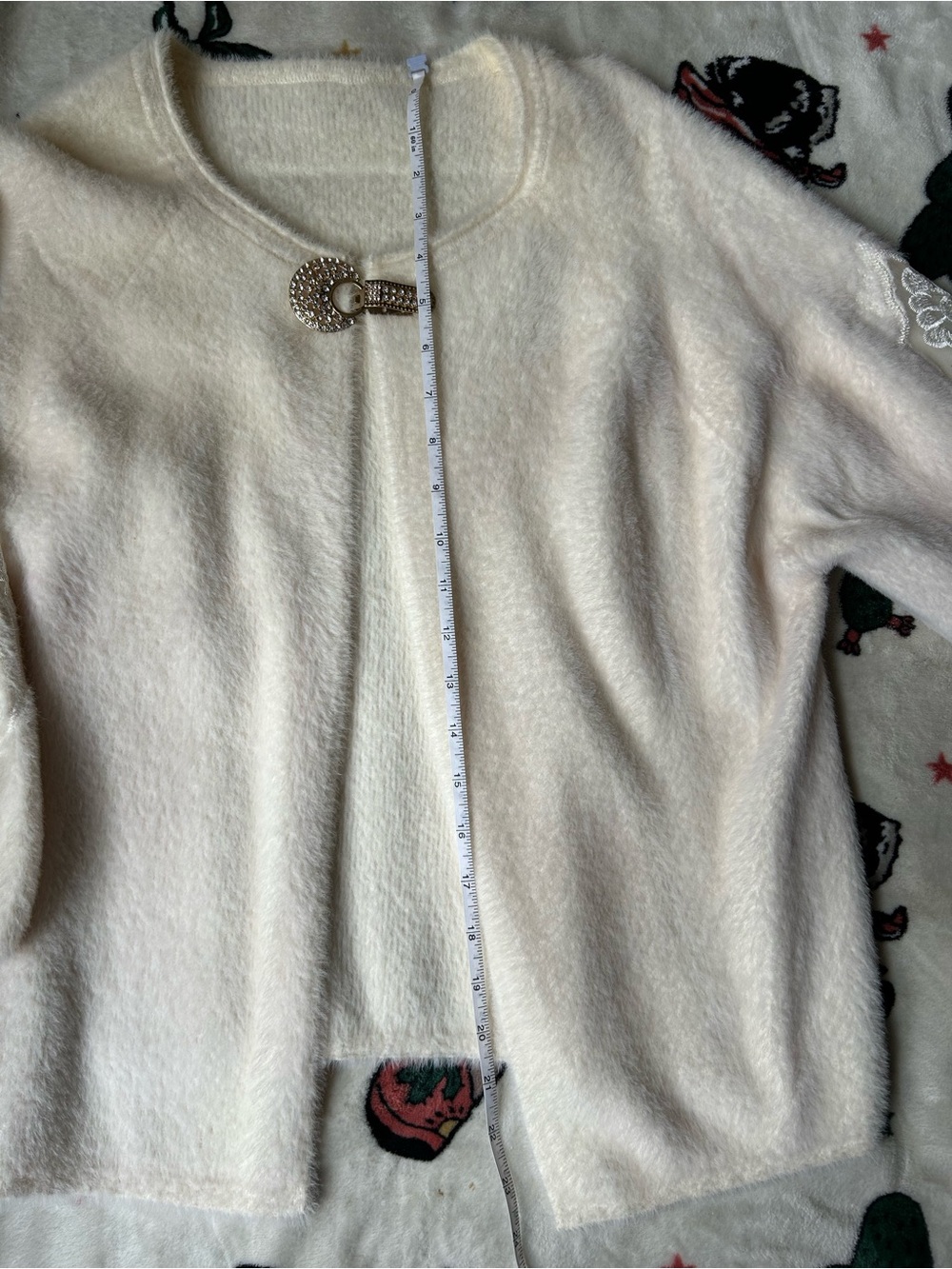 Elegant Cream Women's Sweater with Decorative Brooch - Picture 2 of 5